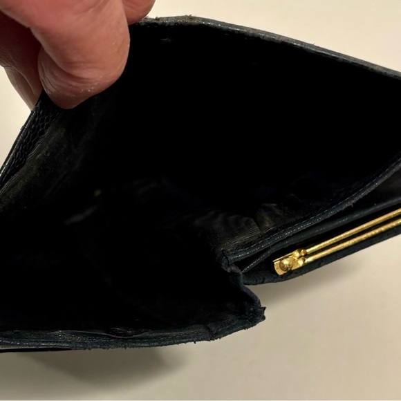 CHANEL BLACK CAVIAR LEATHER BI-FOLD WALLET KISS LOCK COIN PURSE PROJECT PIECE - Picture 11 of 16
